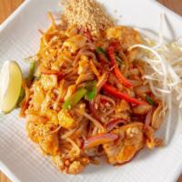 Pad Thai · Thai flat rice noodle, peanuts on the top.