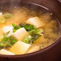 Miso Soup 味增汤 · Miso soup with tofu，seaweed and scallion （味增汤底搭配日式豆腐海带和青葱）