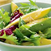 Avocado Salad 牛油果沙拉 · Fresh Avocado and lettuce （新鲜牛油果 和生菜沙拉）
