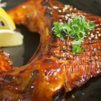 Saki Kama 烤鱼脖子（小） · Grilled salmon fish neck. （烤制三文鱼脖子）