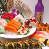 Sushi & Sashimi Combo For 2   寿司刺身拼盘2人份 · 10 pieces sushi, 18 pieces sashimi and pick any two special rolls.
 10片寿司,18片刺身和任选2条特别卷