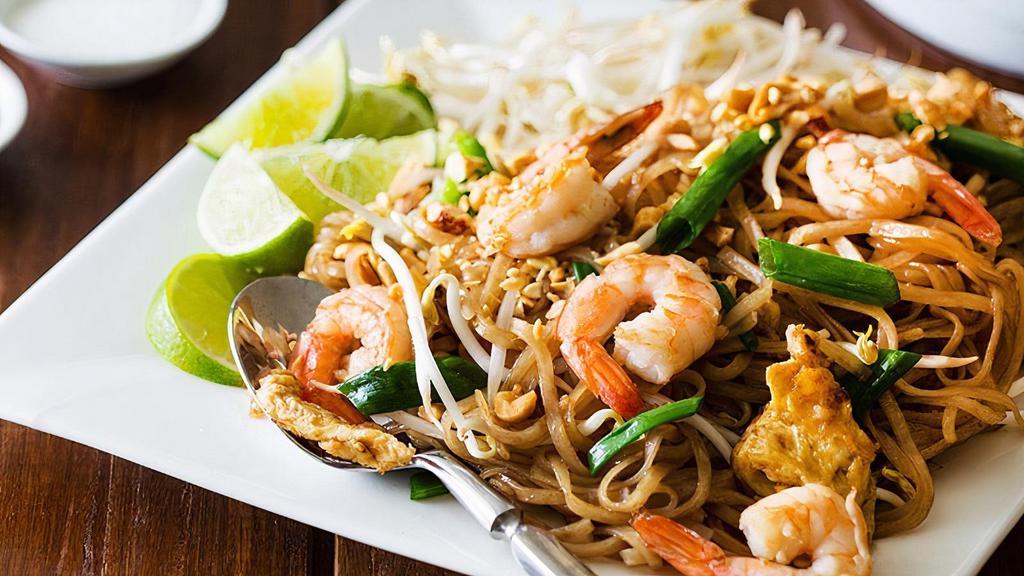 Shrimp Pad Thai 虾泰式炒面 · Shrimp and vegetable inside （虾和蔬菜含内）
