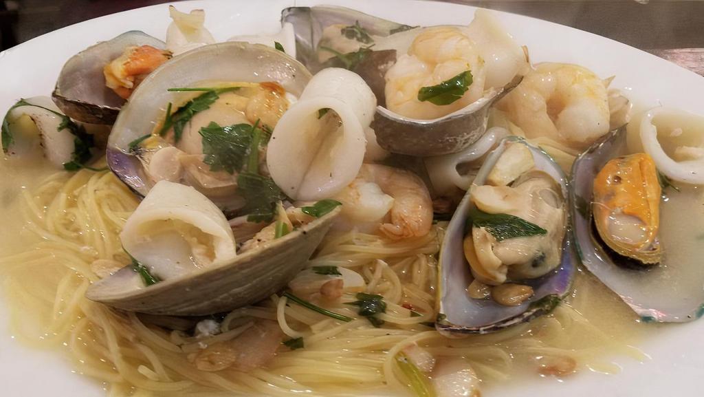 Frutti Di Mare · Served with clams, New Zealand mussels, shrimps and calamari in a red or white sauce.