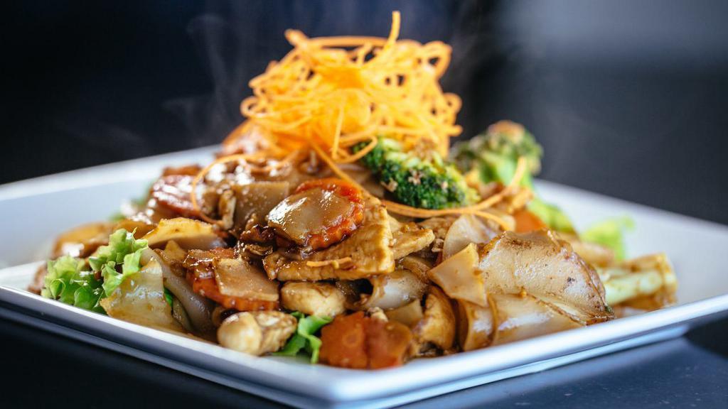 Pad Se-You Chicken · Stir-fried flat noodles with chicken, broccoli, bean sprouts, egg, in sweet dark soy sauce.