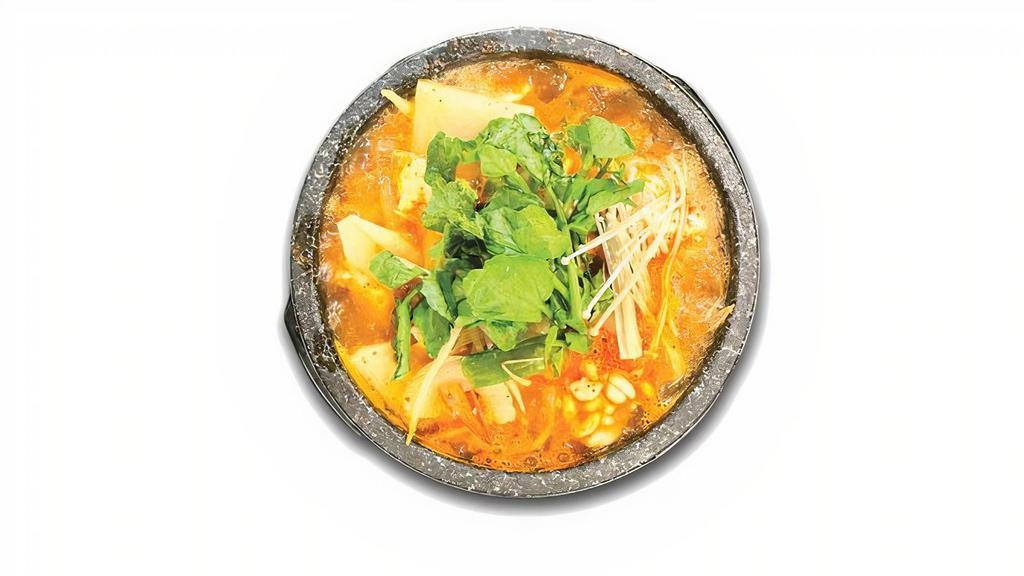 알탕 Al-Tang 鱼子汤 · korean soybean paste stew w/tofu, fish roe & onion.