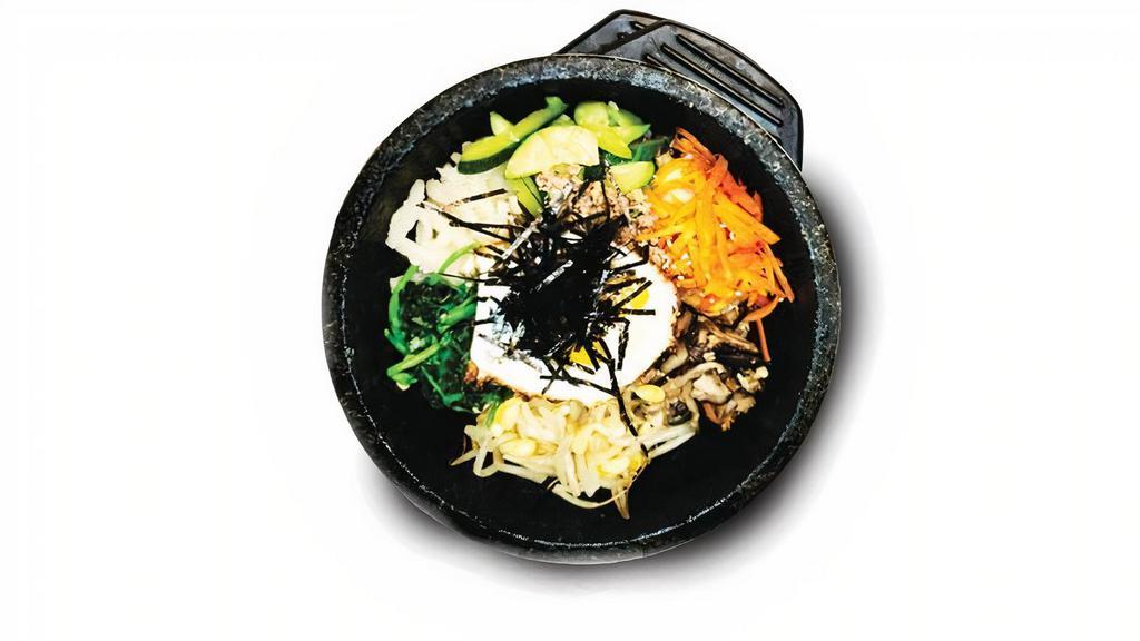 돌솥 비빔밥/ Hot Stone Pot Bibimbap 石锅拌饭 · rice topped w/veggie, bulgogi, egg on the hot stone pot.