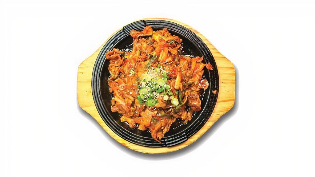 제육 볶음 Jeyook Bokeum 肉翻炒 · stir-fried sliced pork shoulder on hot stone plate.