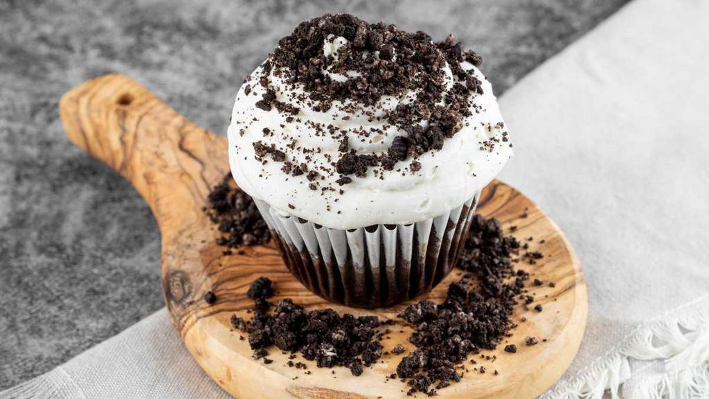 Cookies & Cream Cupcake · Chocolate Cake - Oreo Cookie - Buttercream Frosting, Cream Cheese Filling