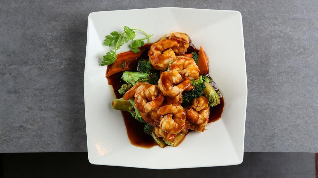 Shrimp With Broccoli In Brown Sauce · 