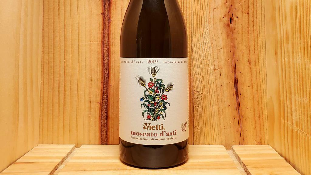 Vietti Moscato D'Ast - Piedmont, Italy - Moscato | 750Ml · This Moscato d'Asti has intense aromas of peaches, rose petals, and ginger. On the palate, it is delicately sweet and sparkling with modest acidity, good balance, good complexity, and a finish of fresh apricots.