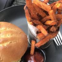 Inine Vegan Burger · Plant-based burger, lettuce, avocado, roasted tomato, red onion, vegan iNINE burger sauce.