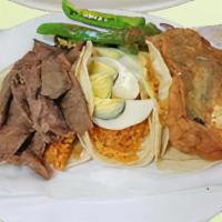 Tacos Placeros Con Carne / Tacos Placeros With Meat · 1 pieza. Pollo, Bistec, Cecina O Milanesa. / 1 piece. Pollo, bistec, cecina o milanesa.