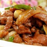 Pepper Steak With Onion Lunch · Served with roast pork, white rice or brown rice and choice of side.