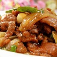 Pepper Steak W. Onion · Served with white rice.