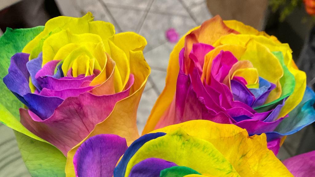 12Rosa Arcoíris  · Bouquet