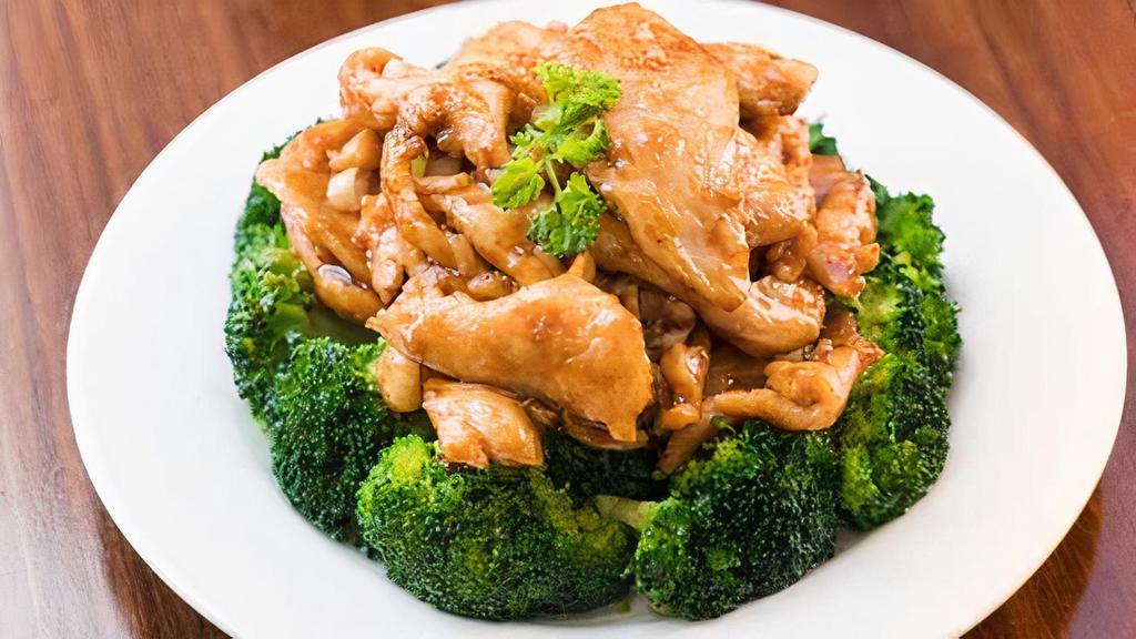 Chicken With Broccoli 西蘭花雞 · Served with white rice.
