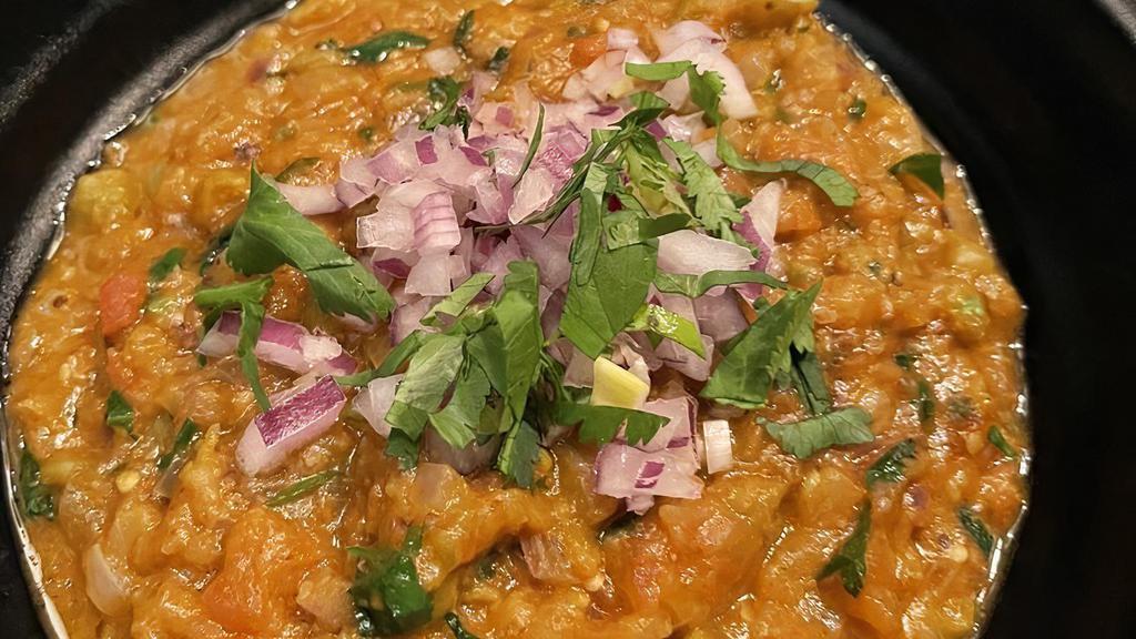 Pav Bhaji · Gujarati spiced vegetable mash (cauliflower, eggplant, potatoes, tomatoes, onions, bell peppers and peas). With 2 Mumbai pav. Vegan.