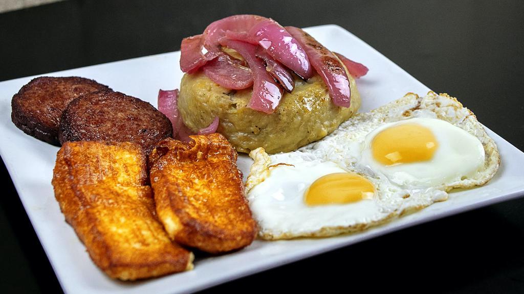 5-Mangú / Dominican Breakfast · (No incluye café o pan. / No coffee or bread included).