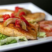 Salmón A La Plancha / Grilled Salmon · 