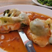 Chicken Verde · Topped with broccoli and melted mozzarella in a light brown sauce.