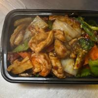S 4.Four Season · Jumbo shrimp, beef, chicken & roast pork w. mixed vegetables in tasty brown sauce.