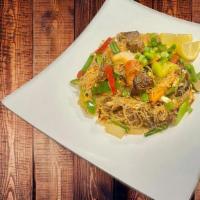 Pad Woon-Sen. · Mix bell peppers, white onions, tomato, scallions, carrots, eggs, garlic, topped with fresh ...