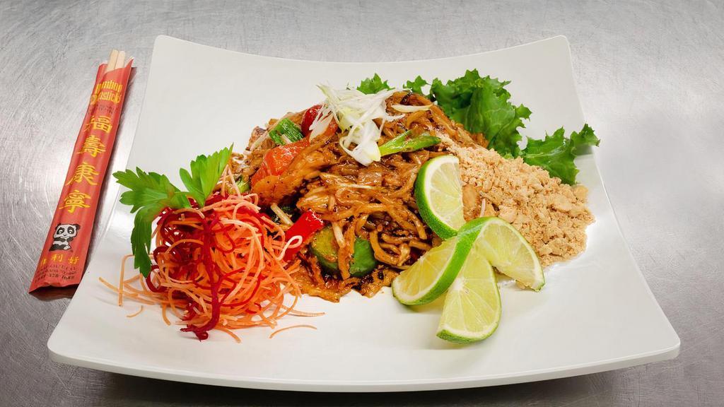 Mee Goreng. · Yellow egg noodles, tofu, egg, fresh garlic, bell pepper, white onions, tomatoes bean sprouts, sautÃ©ed in spicy hot sauce topped ground peanuts and limes.
