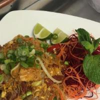 Singapore Stir-Fry Noodle. · Thin rice noodles, eggs, bean sprouts sautéed in shrimp paste, & stir with lightly chef's si...