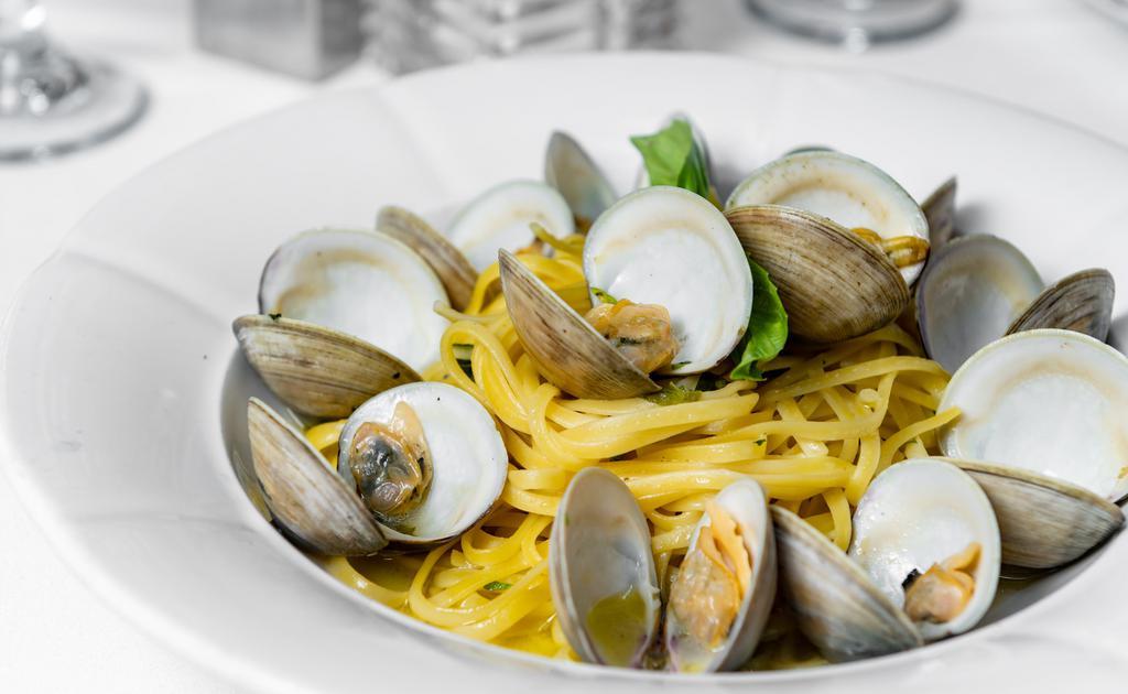 Linguini Alle Vongole · Fresh white clam sauce.