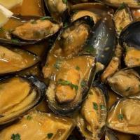 Mejillones/Mussels · C/marinara sauce o al ajillo/ w/marinara sauce or garlic sauce.
