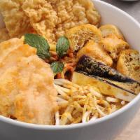 Fish Fillet Curry Laksa 鱼片咖喱叻沙 · Spicy.