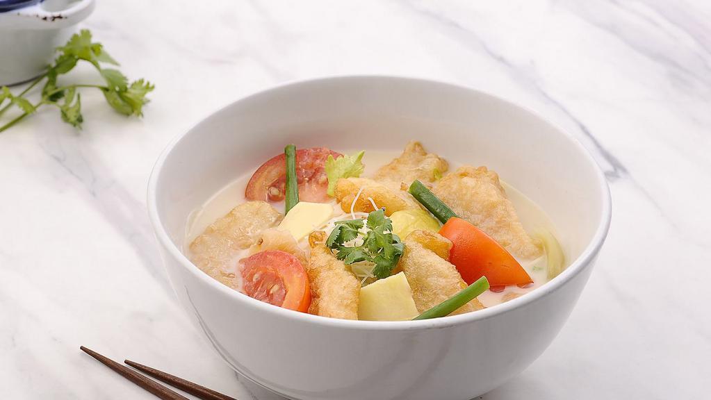 Fish Fillet Vermicelli Soup 鱼头米粉汤 · Spicy.