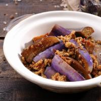 Sm14. Fried Eggplant With Sliced Chicken 鱼香茄子煲 · Spicy.