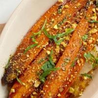 Carrots · golden raisin/pistachio