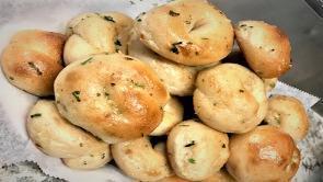 Garlic Knots (6) · 