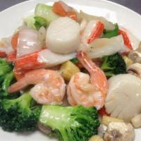 Seafood Deluxe · Spicy. Jumbo shrimps, scallops and squid in Chinese XO sauce.