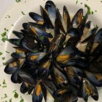 [Gf] Zuppa Di Mussels White · Steamed mussels in white wine or a light tomato sauce