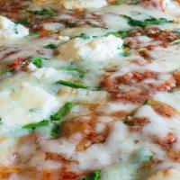 Bandiera · Spinach, fresh garlic, ricotta, sauce and mozzarella cheese.