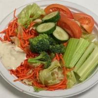 Garden Salad · Lettuce, Tomatoes, Cucumber, Baby Carrots, Celery, Broccoli & Salad Dressing