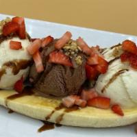 Banana Royal · 3 scoops of ice cream topped over two bananas. Served with chocolate smudge and nuts