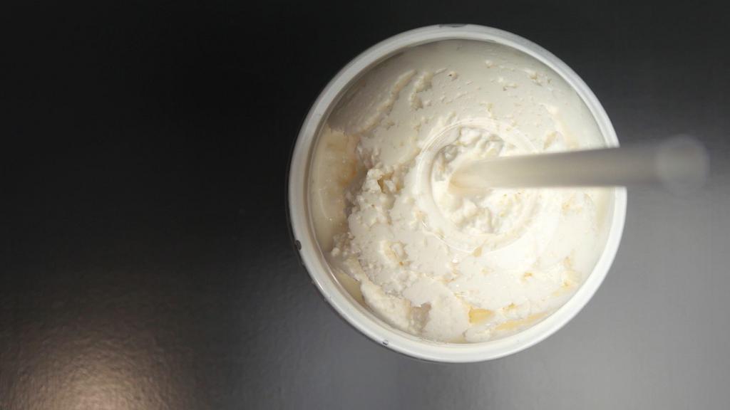 Vanilla Milkshake · 16oz - Made with Nasto's Ice cream.