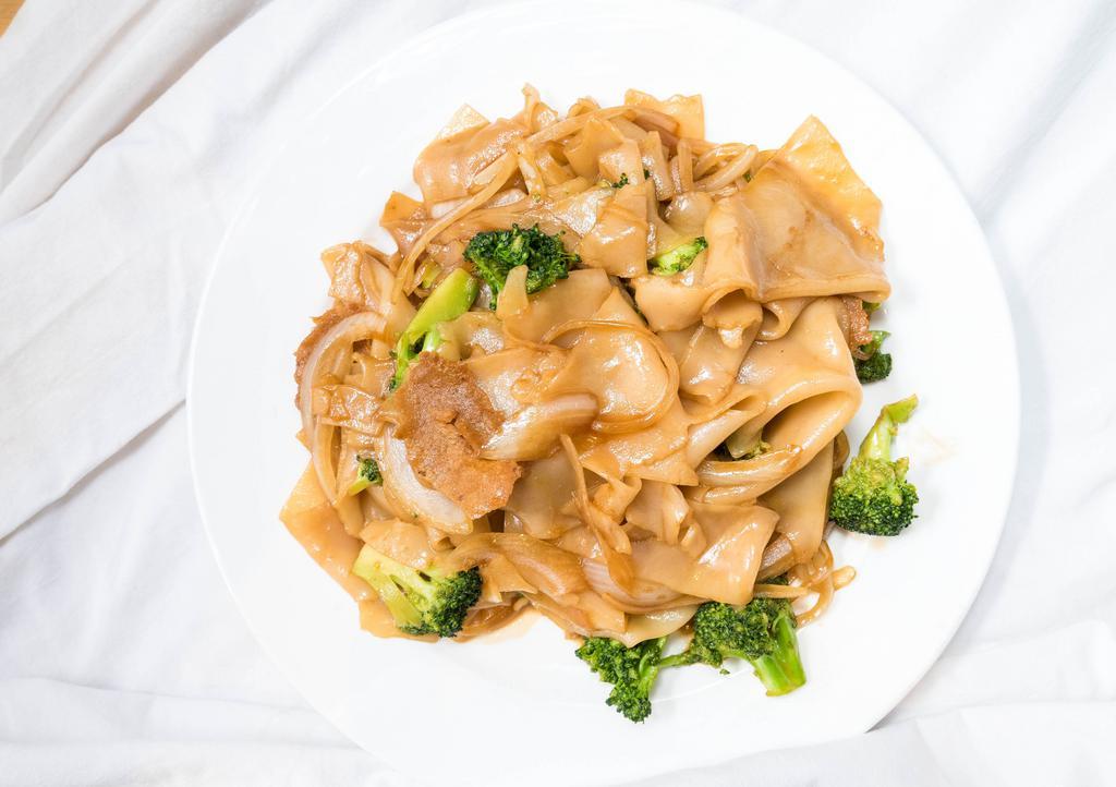 Pad See Eew · Stir-fried flat noodles with broccoli, soy protein and onion in black soy sauce.