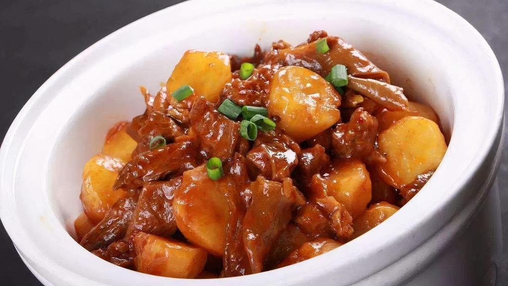 土豆牛腩煲 Braised Beef W. Potato · 