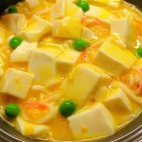 蟹粉豆腐 Golden Cube · Soft tofu with crab meat in salted egg yolk sauce.