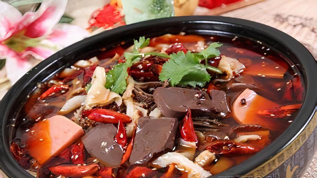 毛血旺 Big Chungking · Hot. Pork blood tofu, pork luncheon meat, Beef tripe and cabbage in spicy broth.