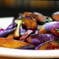 鱼香茄子Eggplant With Spicy Garlic Sauce · Vegetarian, hot. Served with your Choice of white or brown rice.