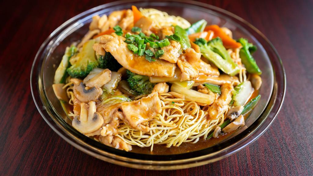 自选两面黄 Pan Fried Noodle · Choice of chicken, pork or vegetables.