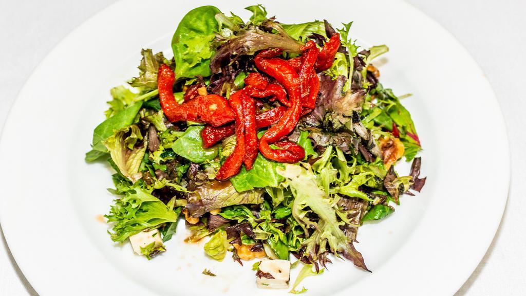 Gw Salad · Mixed lettuce, roasted peppers, candied walnuts, golden raisins, fresh mozzarella in house dressing.