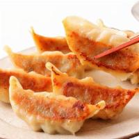 Pan-Fried Pork & Cabbage Dumplings (6 Pieces) / 猪肉白菜煎饺 · 