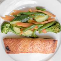 Salmon Alla Grigliata · Grilled Altantic salmon served with mixed vegetables.